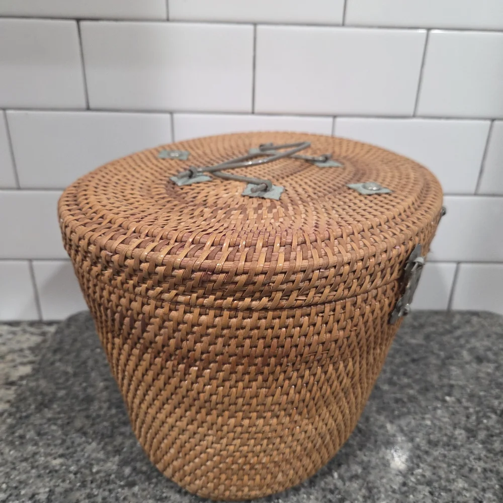 Woven Rattan Jewelry or Trinket Box with Metal Lock - Brown - Picture 3 of 9